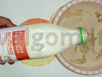 Baltyminių blynų su pienu Žingsnis 3