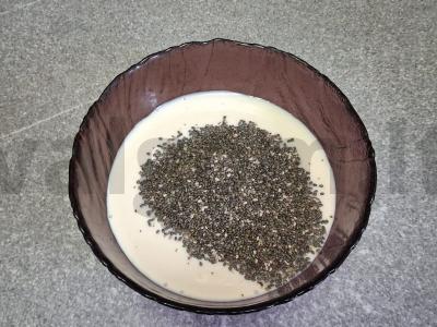 Chia pudingas iš rauginto pieno su vyšnių sirupu Žingsnis 1