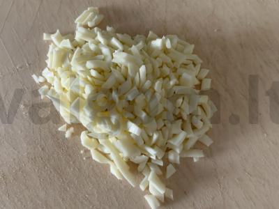 Kiaušinienė su dešra ir sūriu pintiniu paprikose Žingsnis 2