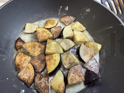 Šiltas salotas su baklažanais ir pomidorais Žingsnis 3