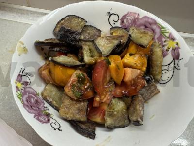 Šiltas salotas su baklažanais ir pomidorais Žingsnis 4