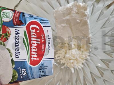 Varškės keksiukai su konservuotais persikais Žingsnis 1