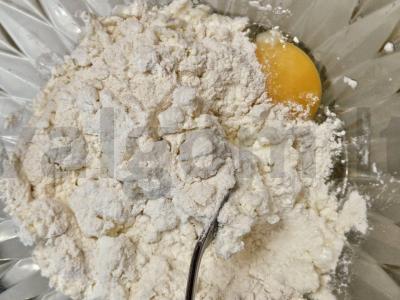 Varškės keksiukai su konservuotais persikais Žingsnis 2