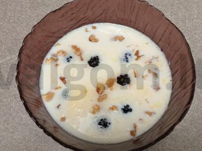 Kukurūzų košė su pienu, kokosų aliejumi, gervuogėmis ir kiviais Žingsnis 5