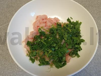 Smulkintos vištienos kotletai su voveraitėmis ir žolelėmis Žingsnis 2