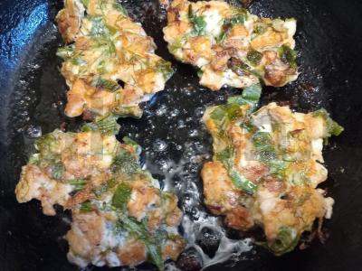 Smulkintos vištienos kotletai su voveraitėmis ir žolelėmis Žingsnis 9