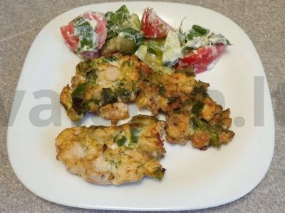 Smulkintos vištienos kotletai su voveraitėmis ir žolelėmis pagrindine nuotrauka