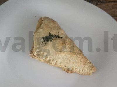 Trikampis su skumbre ir virtų kiaušiniu pagrindine nuotrauka