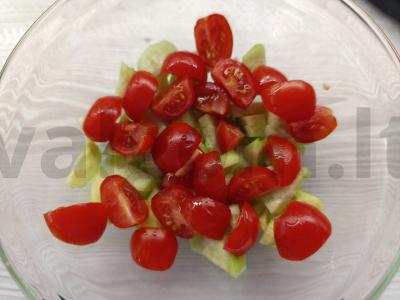 Salotas su mocarela ir vyšniniais pomidorais Žingsnis 2