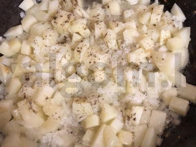 Kalakutienos kotletai, troškinti su bulvėmis ir paprika Žingsnis 5