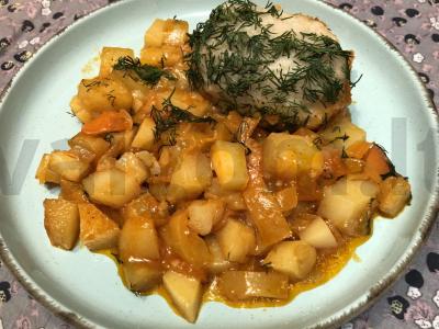 Kalakutienos kotletai, troškinti su bulvėmis ir paprika pagrindine nuotrauka