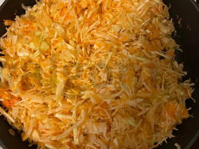 Troškinta kopūstai su kiauliena ir morkomis Žingsnis 2