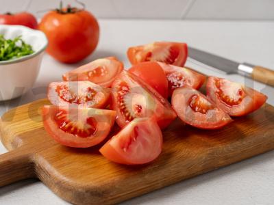 Marinuoti pomidorai gruziniškai Žingsnis 1