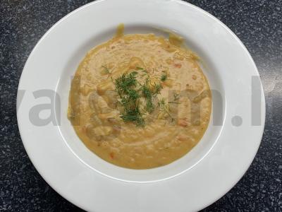 Žirnių košė lėtoje viryklėje pagrindine nuotrauka