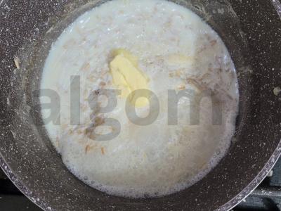 Skani avižinė košė su pienu ir slyvomis Žingsnis 3