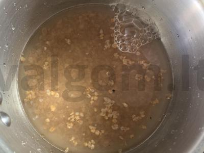 Grikių dribsniai su daržovėmis ir šprotų Žingsnis 1