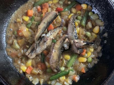 Grikių dribsniai su daržovėmis ir šprotų Žingsnis 4