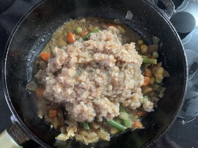 Grikių dribsniai su daržovėmis ir šprotų Žingsnis 5