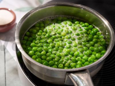 Nudegos su žemės riešutų pasta ir daržovėmis Žingsnis 2