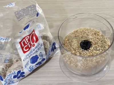 Sluoksniuotas imbierinių sausainių desertas su kiviais ir braškėmis Žingsnis 3