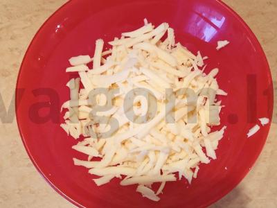 Salotas su sūriu, ananasais ir petražolėmis Žingsnis 1