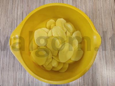 Vištienos blauzdelės su bulvėmis ir paprikomis orkaitėje Žingsnis 1