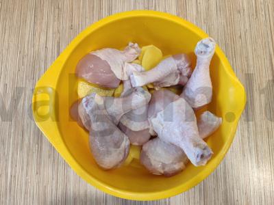 Vištienos blauzdelės su bulvėmis ir paprikomis orkaitėje Žingsnis 2