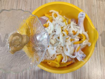 Vištienos blauzdelės su bulvėmis ir paprikomis orkaitėje Žingsnis 5