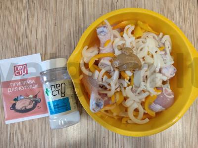 Vištienos blauzdelės su bulvėmis ir paprikomis orkaitėje Žingsnis 6