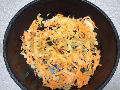 Borsčas su konservuotomis pupelėmis ir virtomis burokėliais Žingsnis 4