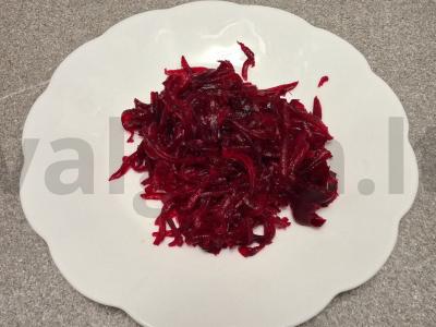 Borsčas su konservuotomis pupelėmis ir virtomis burokėliais Žingsnis 8