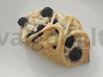 Namų sluoksniuota tešla su biogurtu ir gervuogėmis Žingsnis 7