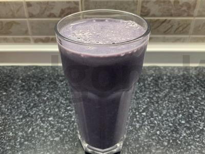 Juodųjų serbentų ir bananų pieno kokteilis Žingsnis 5