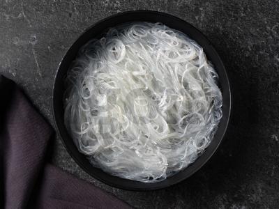 Funchosa su jūros kokteiliu Žingsnis 1