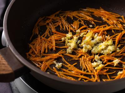 Funchosa su jūros kokteiliu Žingsnis 3