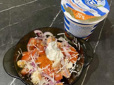 Jūros gėrybių, sūrio ir grietinės salotas Žingsnis 5