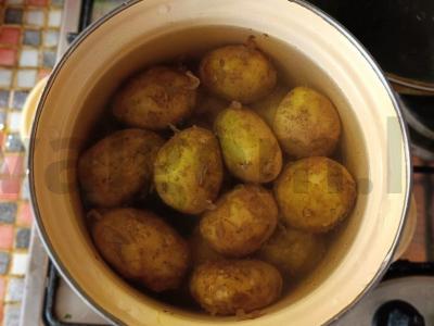 Bulvės, suvyniotos į rūkyta šonine Žingsnis 1