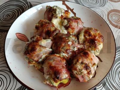 Bulvės, suvyniotos į rūkyta šonine pagrindine nuotrauka