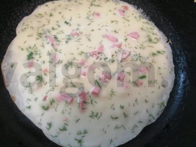 Pieniniai blynai su krapais ir dešrelėmis Žingsnis 6