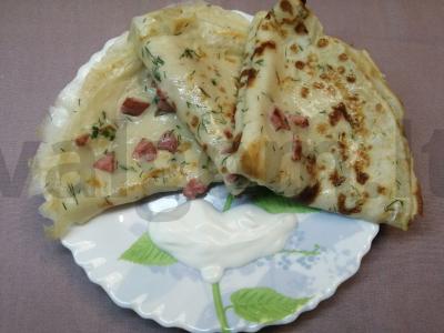 Pieniniai blynai su krapais ir dešrelėmis pagrindine nuotrauka