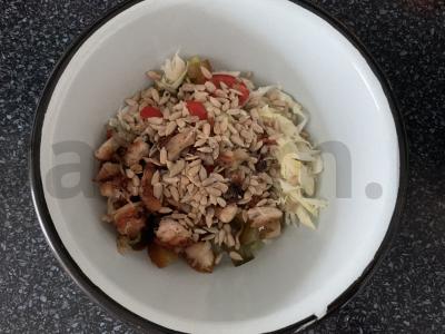 Salotas su pomidorais, kopūstais ir vištienos krūtinėle Žingsnis 7