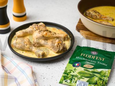 Troškinti vištienos blauzdelės grietinėje pagrindine nuotrauka