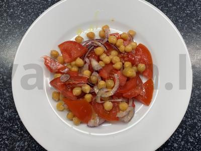 Avinžirnių, pomidorų ir svogūnų salotas Žingsnis 5