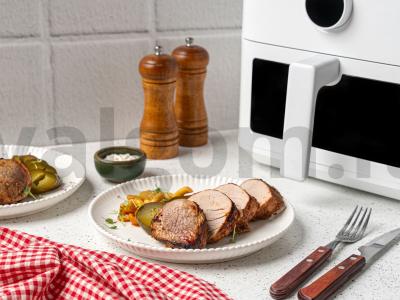 Kiaulienos nugarinė oro grilyje pagrindine nuotrauka