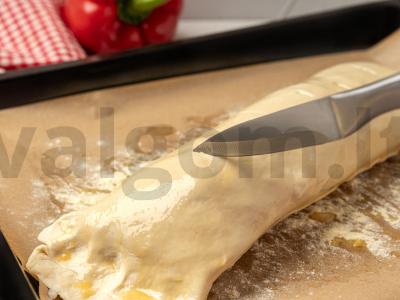 Stromboli su vištiena, kumpiu ir sūriu Žingsnis 7