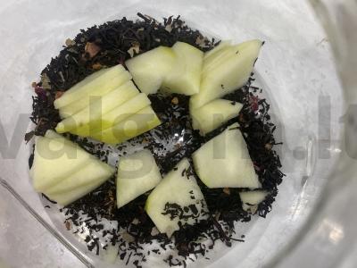 Juodasis arbata su Antonovka obuoliais ir granatais Žingsnis 2