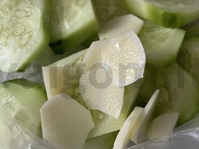 Greitai marinuoti agurkai prie bulvių Žingsnis 2