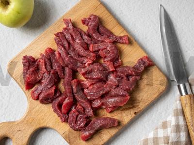 Troškinta mėsa su obuoliais Žingsnis 1