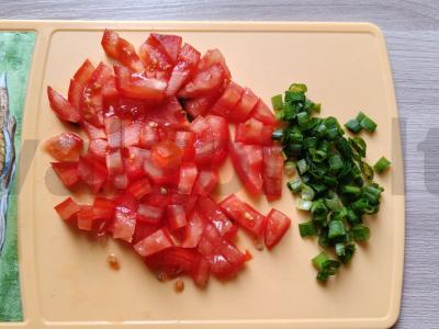 Karšti sumuštiniai su vištiena ir pomidoru Žingsnis 2