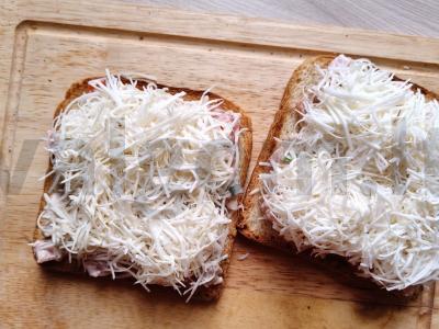 Karšti sumuštiniai su vištiena ir pomidoru Žingsnis 6